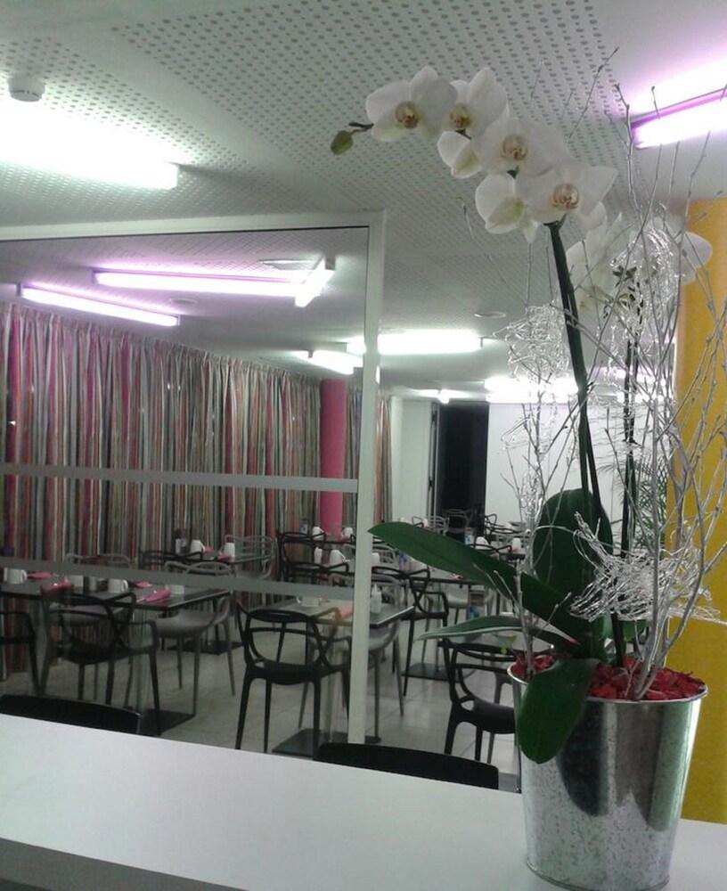 Nex Hotel Tarbes Exterior foto